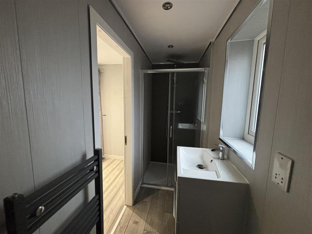 Bathroom5.jpeg