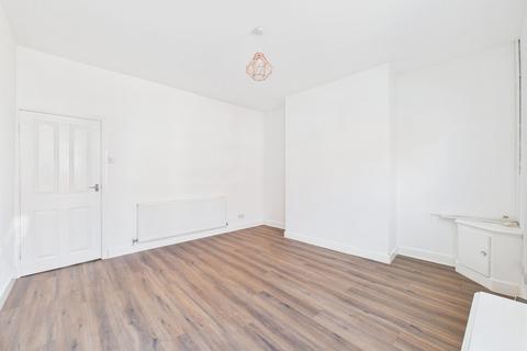2 bedroom end of terrace house to rent, Primrose Street South, Manchester M29