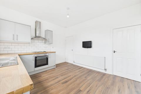 2 bedroom end of terrace house to rent, Primrose Street South, Manchester M29