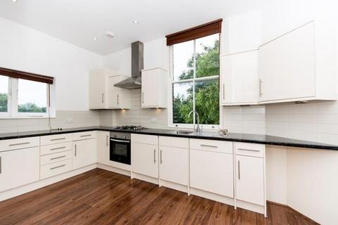 3 bedroom flat to rent, Cranworth Gardens, London, SW9