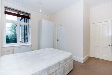 3 bedroom flat to rent, Cranworth Gardens, London, SW9