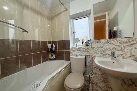 3 bedroom semi-detached house to rent, Goodwood, Great Holm