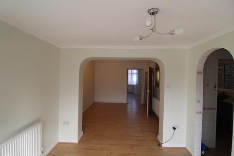4 bedroom semi-detached house to rent, Enmore Road, Southall UB1