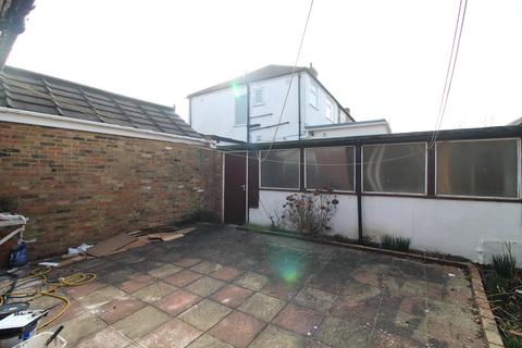 4 bedroom semi-detached house to rent, Enmore Road, Southall UB1