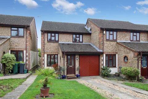 3 bedroom end of terrace house for sale, Morston Close, Tadworth KT20