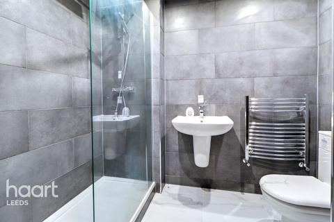 2 bedroom apartment for sale, Meadow Side Road, Wakefield