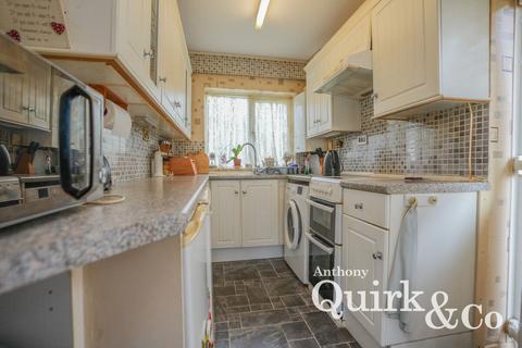 2 bedroom detached bungalow for sale, Maurice Road, Canvey Island, SS8
