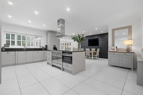 6 bedroom detached house for sale, Thorndon Approach, Herongate, CM13