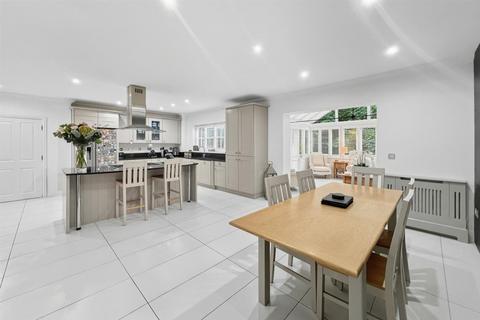 6 bedroom detached house for sale, Thorndon Approach, Herongate, CM13