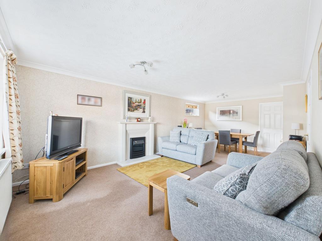 Lounge/Dining Room