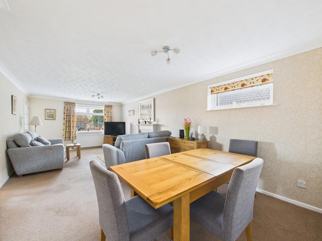 Lounge/Dining Room