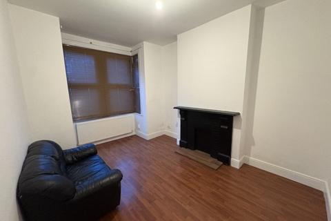 2 bedroom house for sale, 2/3 Bedroom Terraced House – Queens Road, Bounds Green N11