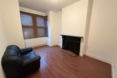 2 bedroom house for sale, 2/3 Bedroom Terraced House – Queens Road, Bounds Green N11