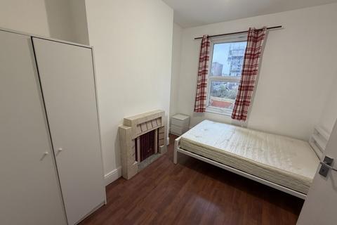 2 bedroom house for sale, 2/3 Bedroom Terraced House – Queens Road, Bounds Green N11