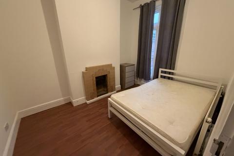 2 bedroom house for sale, 2/3 Bedroom Terraced House – Queens Road, Bounds Green N11