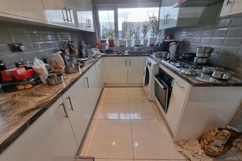 3 bedroom semi-detached house for sale, Dunsville Walk, Leicester, LE4