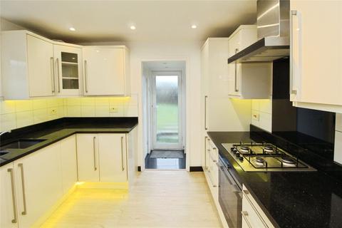 3 bedroom semi-detached house to rent, Easedale Drive, Hornchurch, RM12