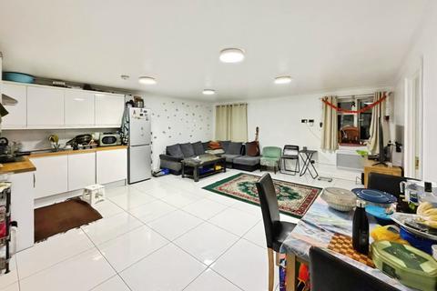 3 bedroom flat to rent, Lampton Road, Hounslow