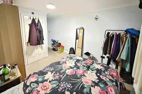 3 bedroom flat to rent, Lampton Road, Hounslow