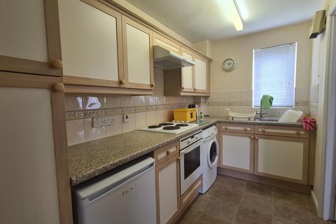 2 bedroom flat to rent, Atlantic Close, SO14