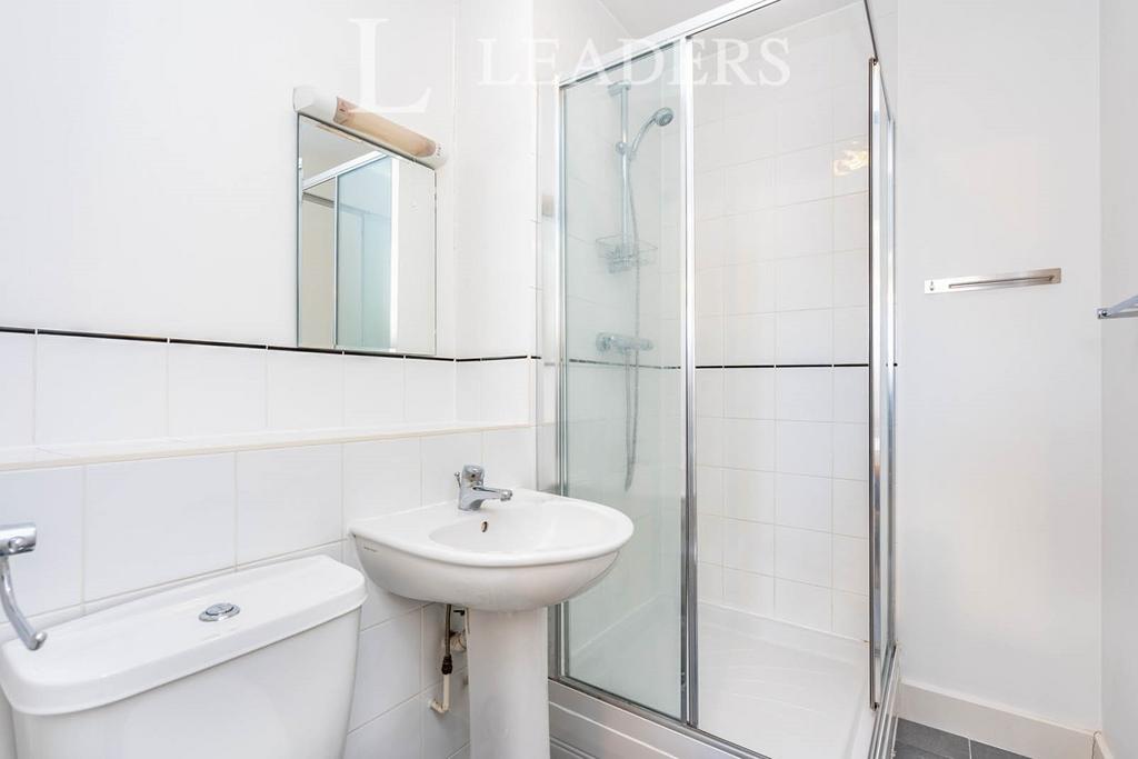 En-suite to Master