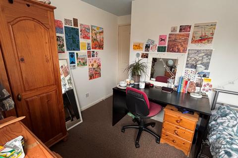2 bedroom terraced house to rent, Bedarra Grove, Lenton, NG7