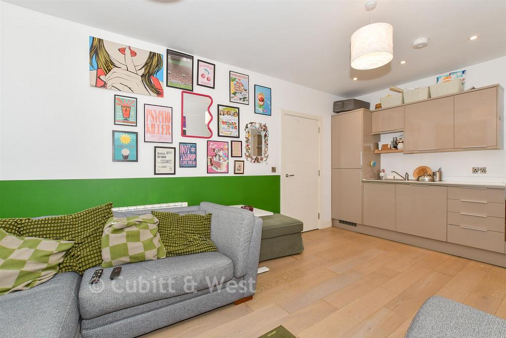 Lounge/Kitchen Area