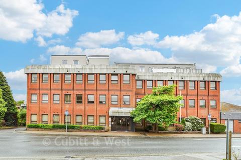 2 bedroom flat for sale, White Lion Close, East Grinstead, West Sussex
