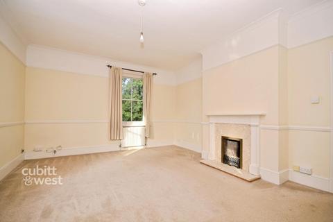 undefined, Denefield Drive, Kenley CR8