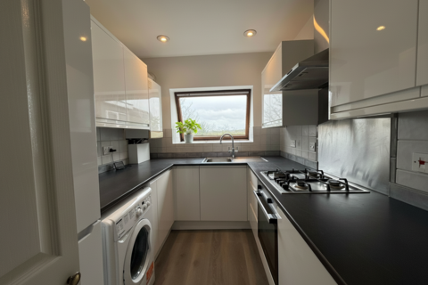 2 bedroom apartment to rent, Weihurst Court, Carshalton Road, Sutton, Surrey, SM1