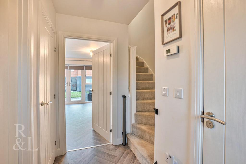 12 Ferny Close (13).jpg