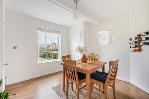 3 bedroom semi-detached house to rent, Youngs Rise, Welwyn Garden City, AL8