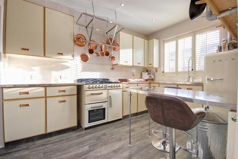 3 bedroom semi-detached bungalow for sale, Park Avenue, Beverley