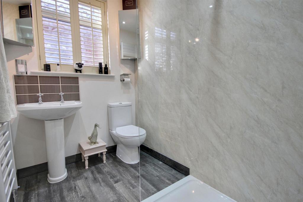 7 Shower Room.jpg