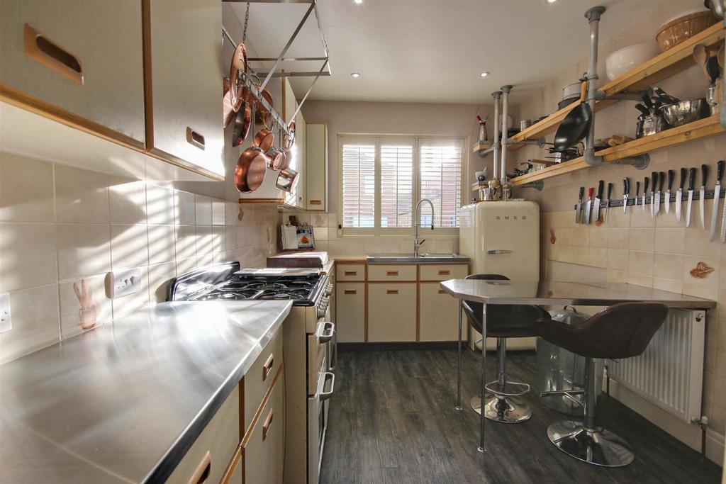 10 Kitchen 2.jpg