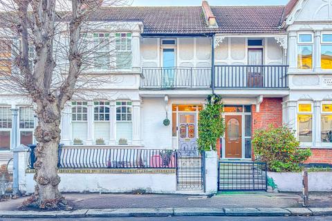 Leighton Avenue, Leigh-On-Sea SS9