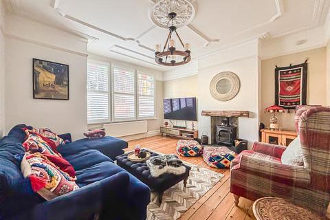 3 bedroom terraced house for sale, Leighton Avenue, Leigh-On-Sea SS9