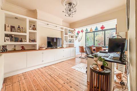 3 bedroom terraced house for sale, Leighton Avenue, Leigh-On-Sea SS9