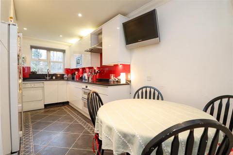 2 bedroom flat for sale, Rushams Road, Horsham