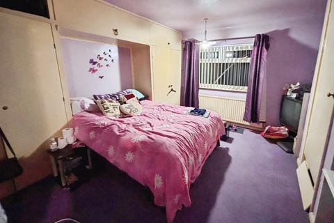 2 bedroom end of terrace house for sale, Valley Road, Greater Manchester SK14