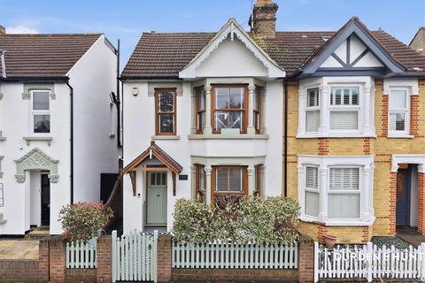 3 bedroom semi-detached house for sale, Craigdale Road, Hornchurch, RM11