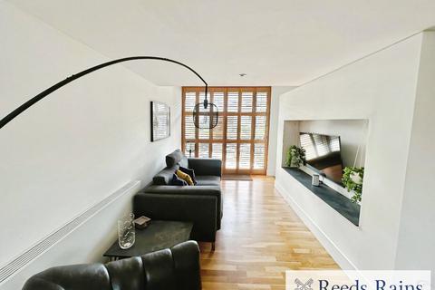 3 bedroom end of terrace house to rent, Reservoir Street, Greater Manchester M6
