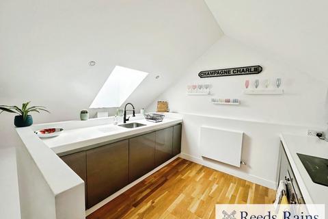 3 bedroom end of terrace house to rent, Reservoir Street, Greater Manchester M6
