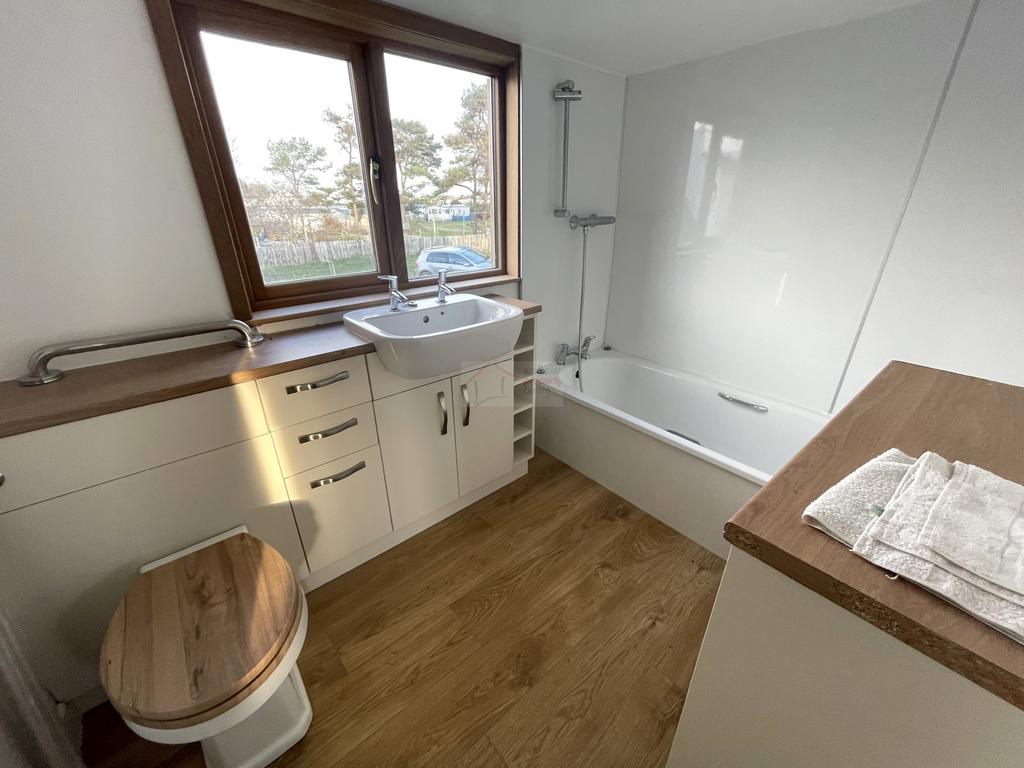 Bathroom.JPG