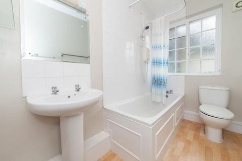 2 bedroom flat to rent, Worple Road, Headley Court, SW19