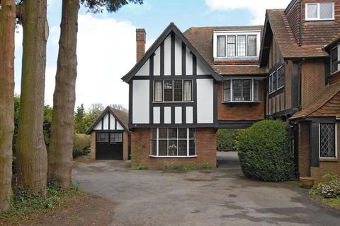 3 bedroom detached house to rent, Firs Court, Chesham Road, Amersham, HP6