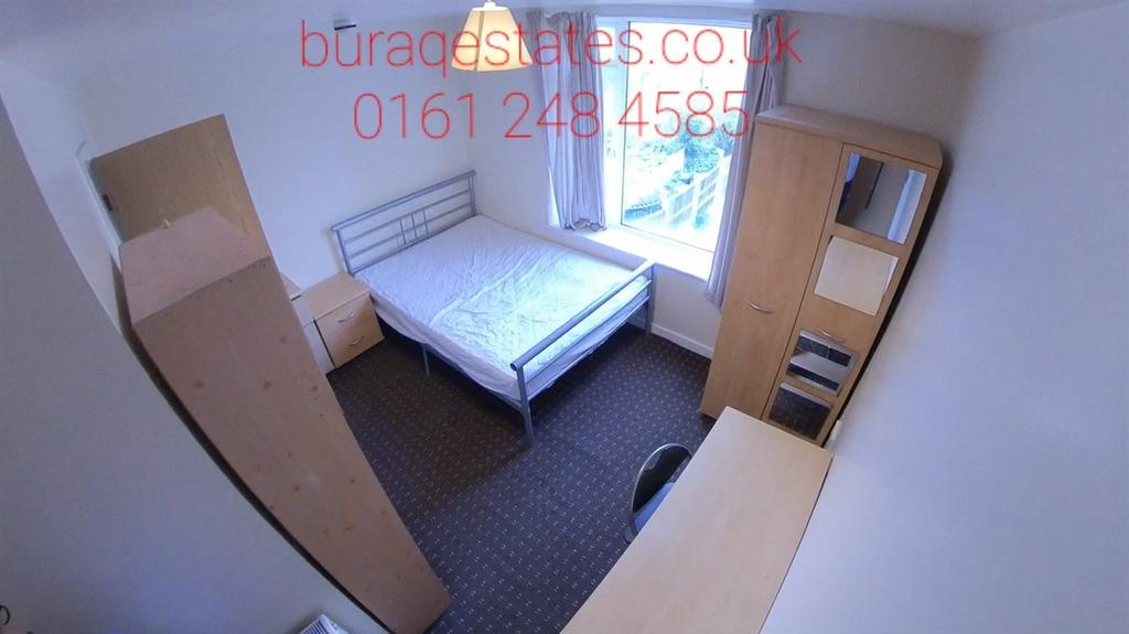 Bright single bedroom with a fitted single bed,...