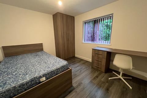 5 bedroom house to rent, Edgeworth Drive, Manchester M14
