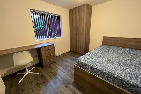 5 bedroom house to rent, Edgeworth Drive, Manchester M14