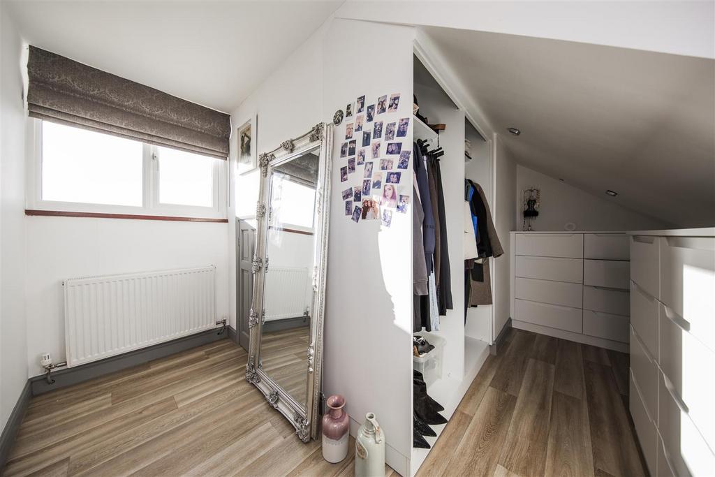 Upstairs Bedroom / Dressing Room